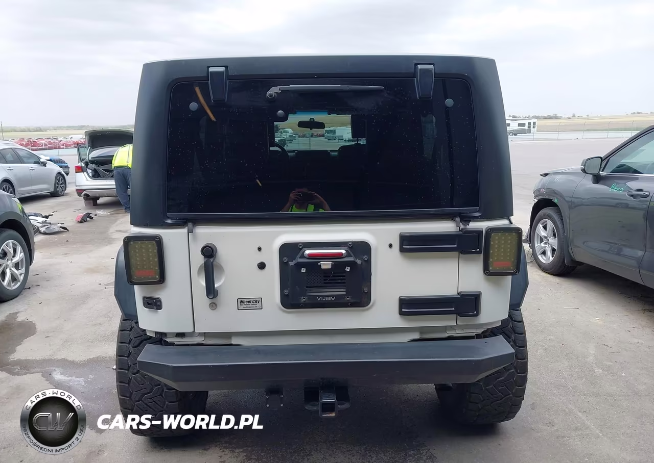 2010 Jeep Wrangler Unlimited Sport VIN:1J4BA3H11AL207320 - 16