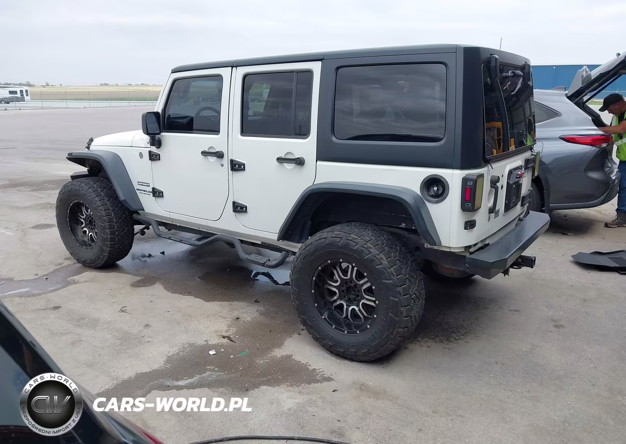 2010 Jeep Wrangler Unlimited Sport VIN:1J4BA3H11AL207320 - 3
