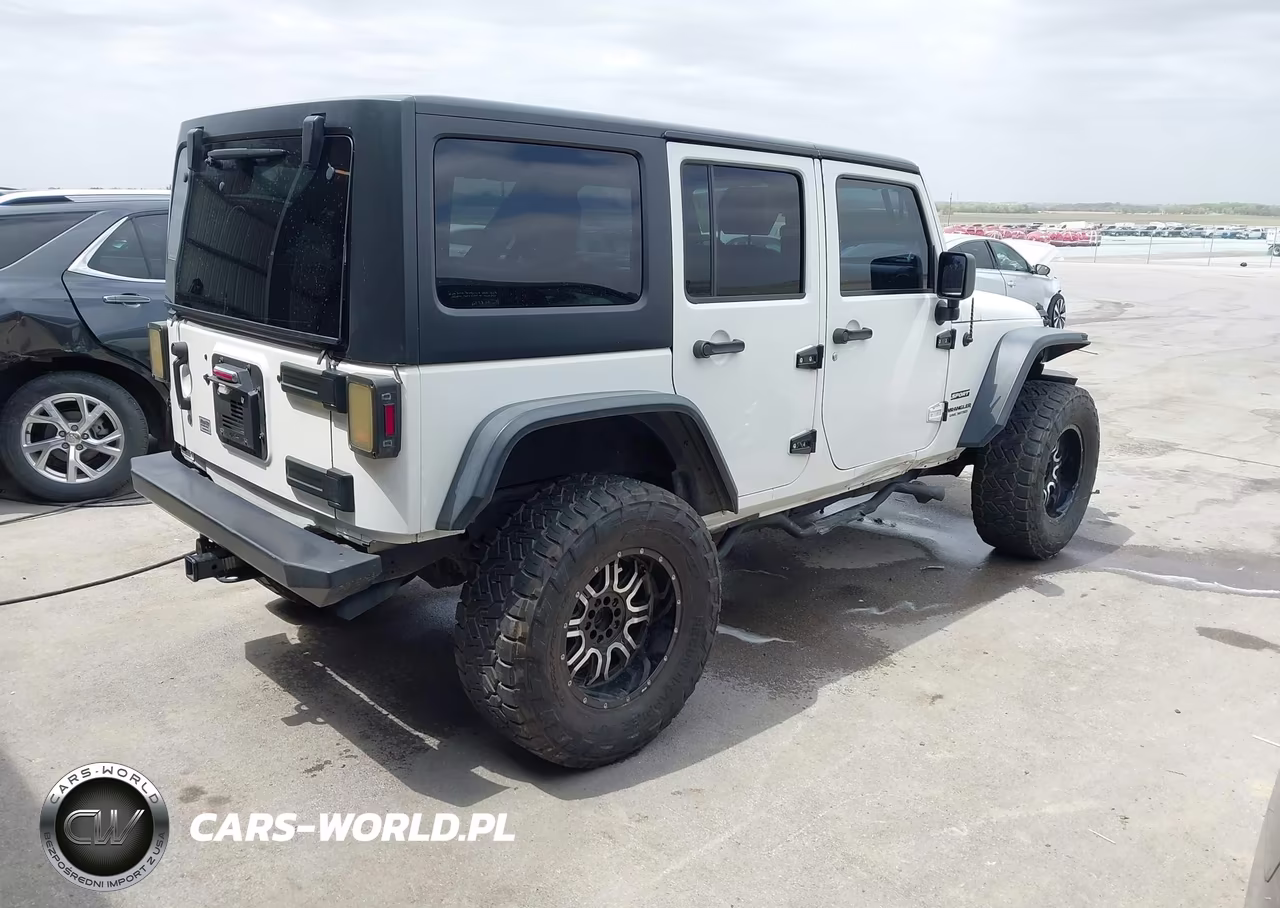 2010 Jeep Wrangler Unlimited Sport VIN:1J4BA3H11AL207320 - 4