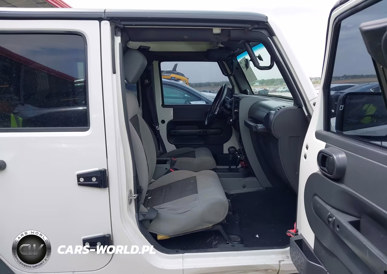 2010 Jeep Wrangler Unlimited Sport VIN:1J4BA3H11AL207320 - 5
