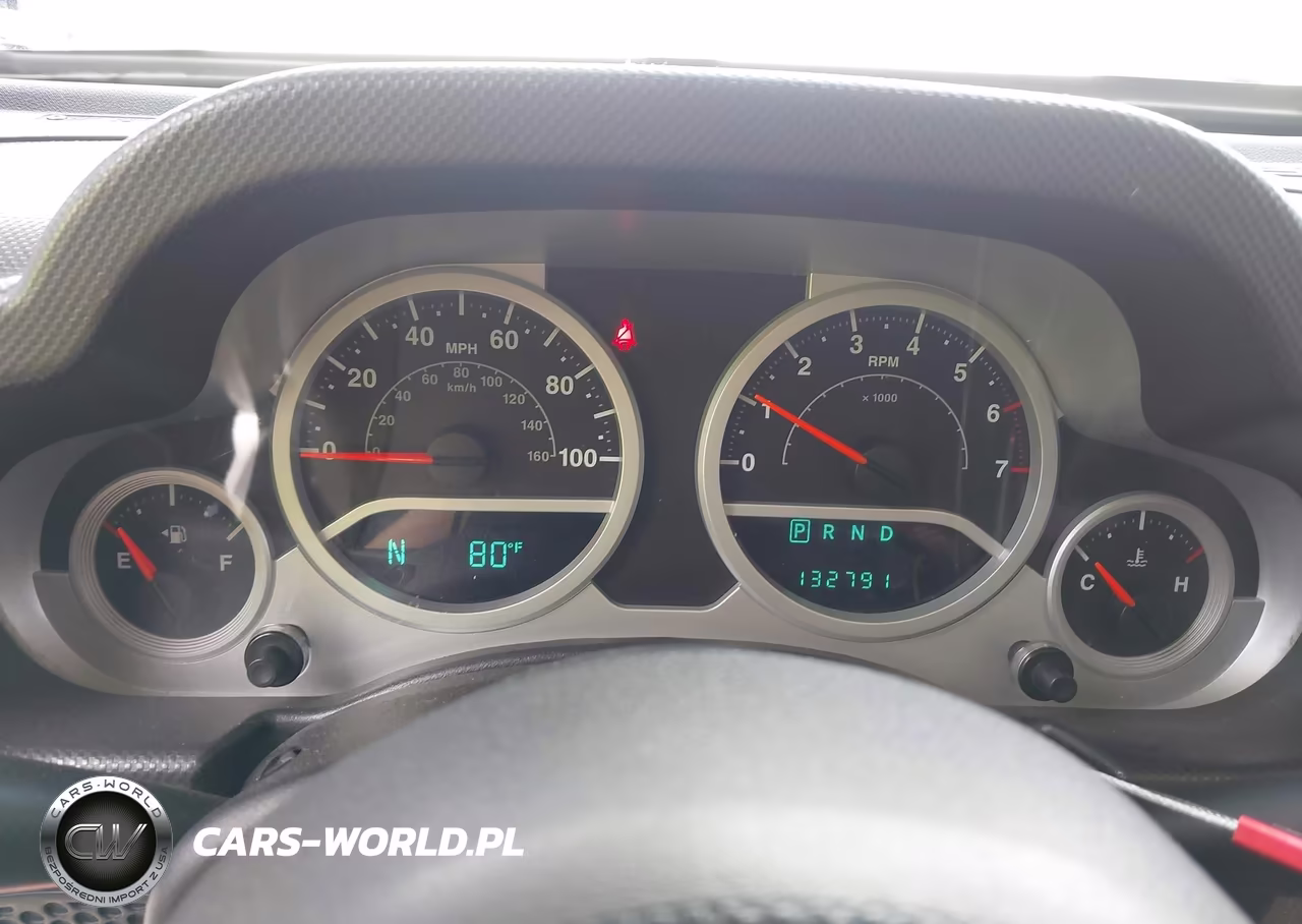 2010 Jeep Wrangler Unlimited Sport VIN:1J4BA3H11AL207320 - 7