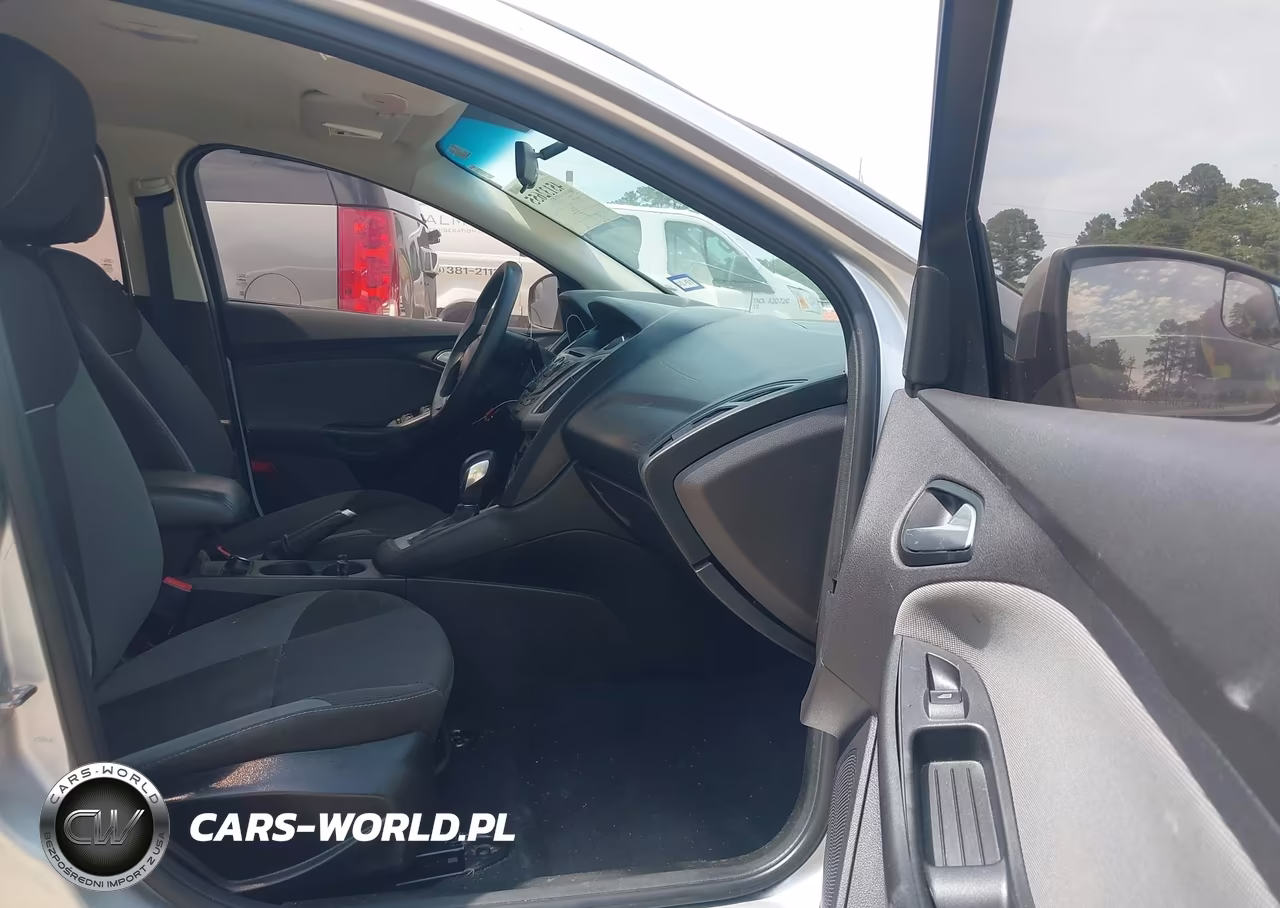2014 Ford Focus Se VIN:1FADP3F21EL293409 - 5