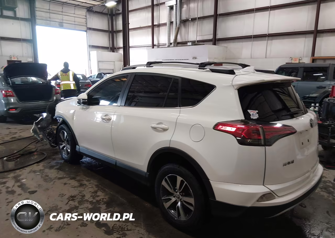 2018 Toyota Rav4 Xle VIN:JTMRFREV7JJ189806 - 3