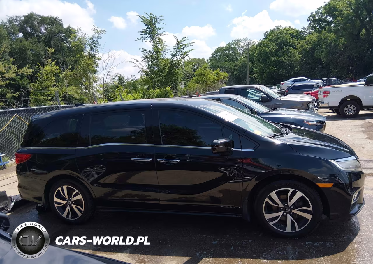 2018 Honda Odyssey Elite VIN:5FNRL6H90JB063977 - 14