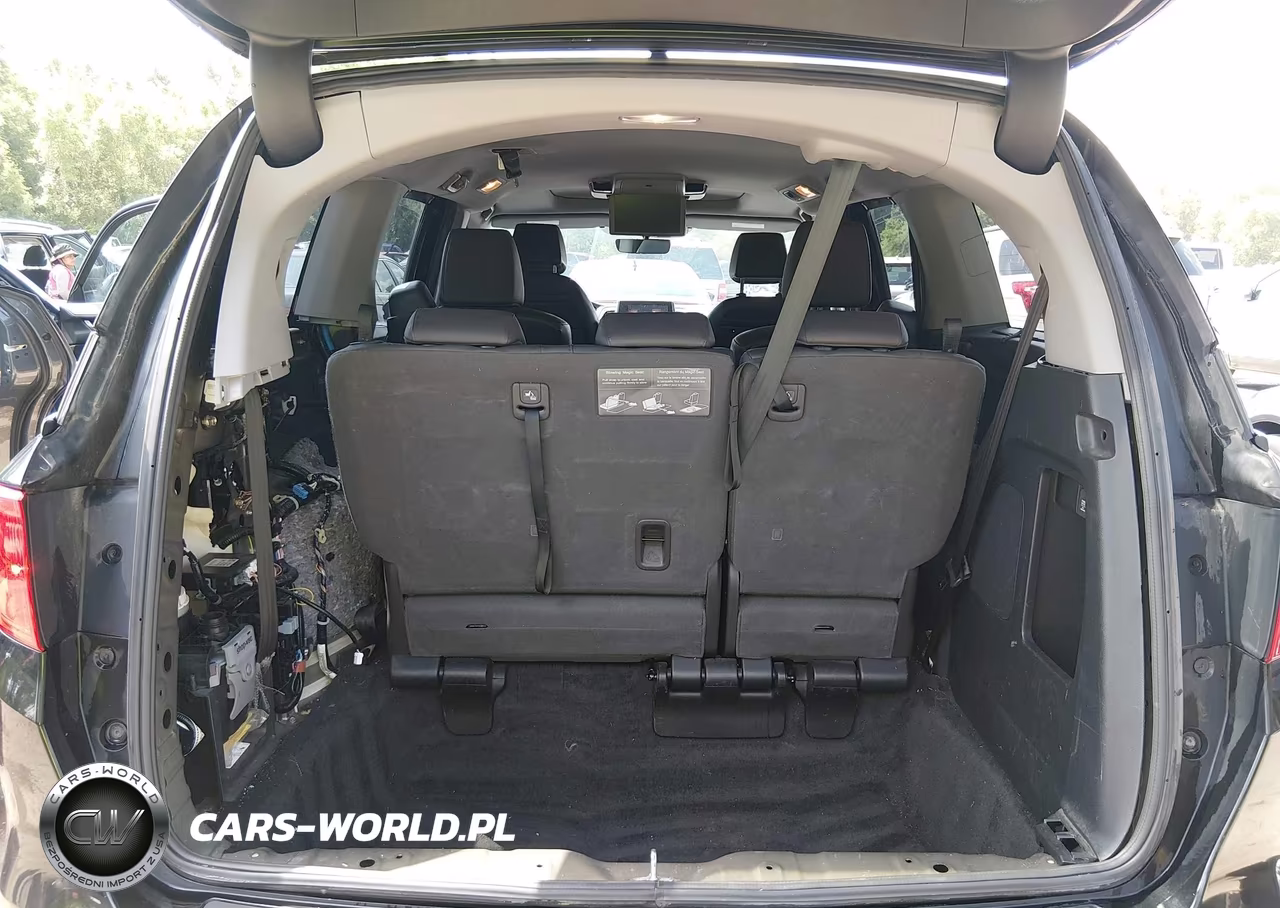 2018 Honda Odyssey Elite VIN:5FNRL6H90JB063977 - 19