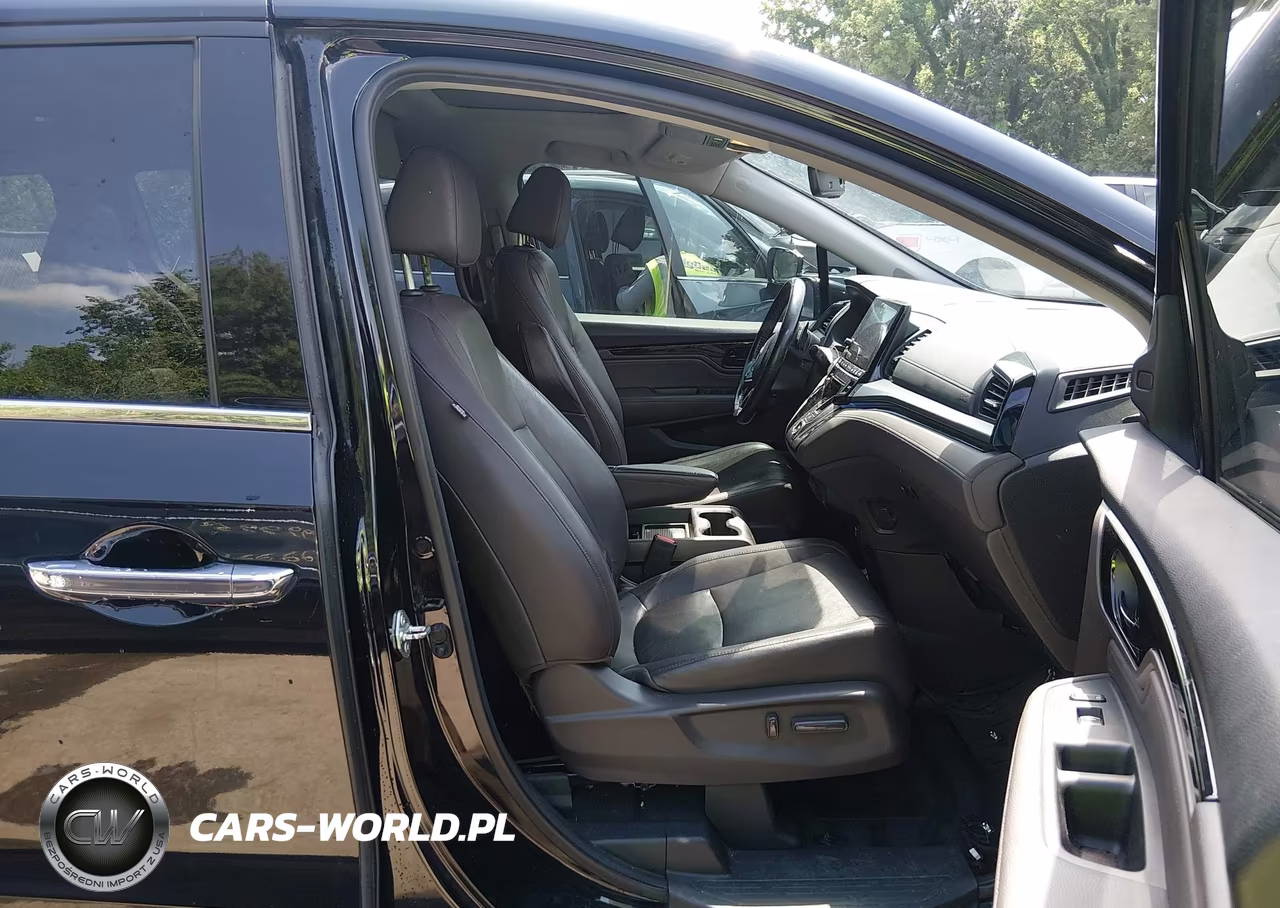 2018 Honda Odyssey Elite VIN:5FNRL6H90JB063977 - 5