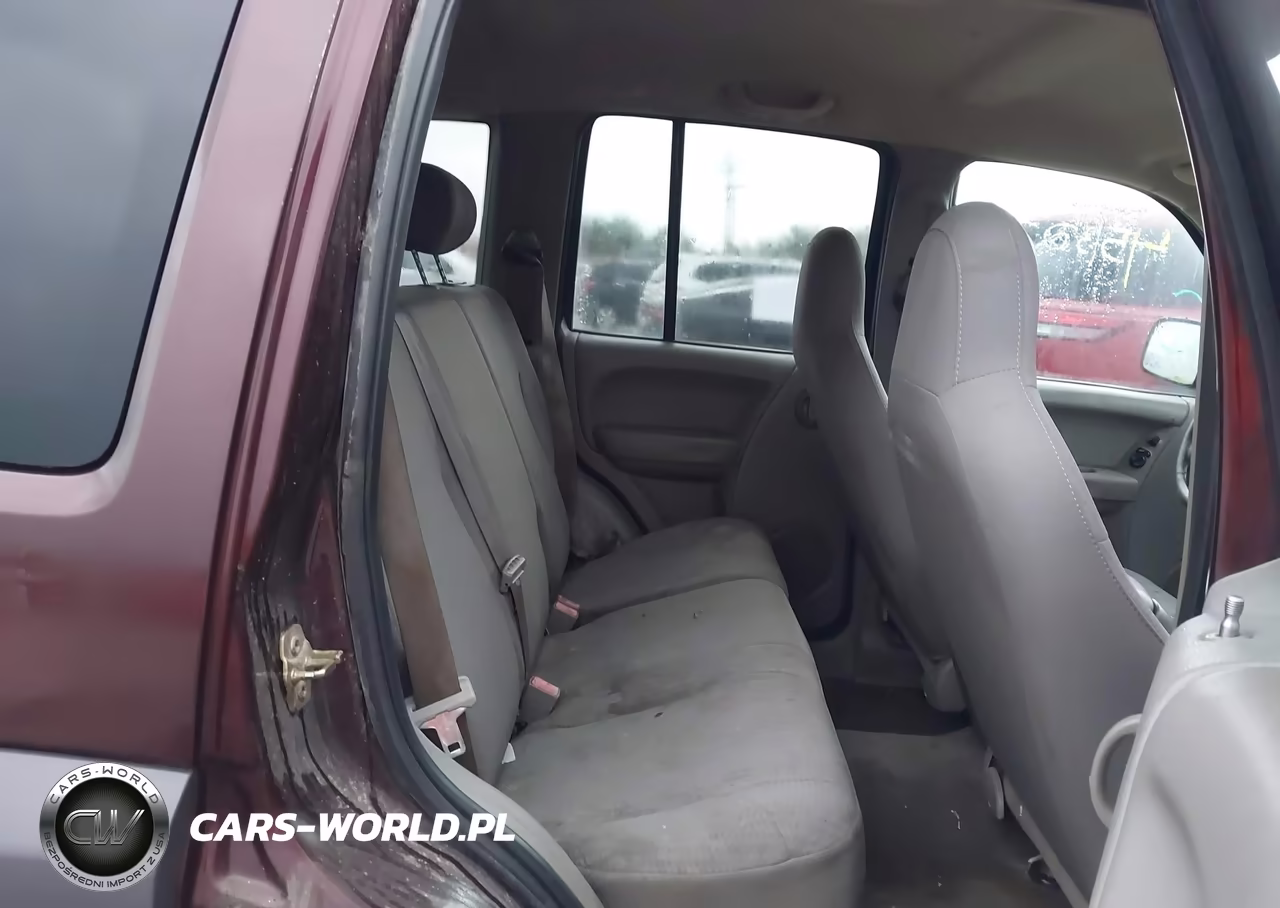 2004 Jeep Liberty Sport VIN:1J4GL48K44W303573 - 8
