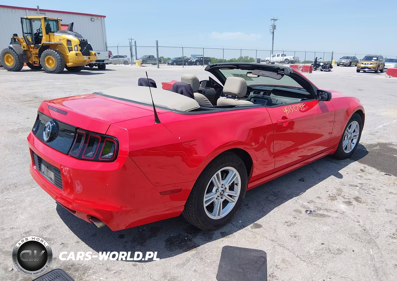 2014 Ford Mustang V6 VIN:1ZVBP8EM3E5322752 - 4