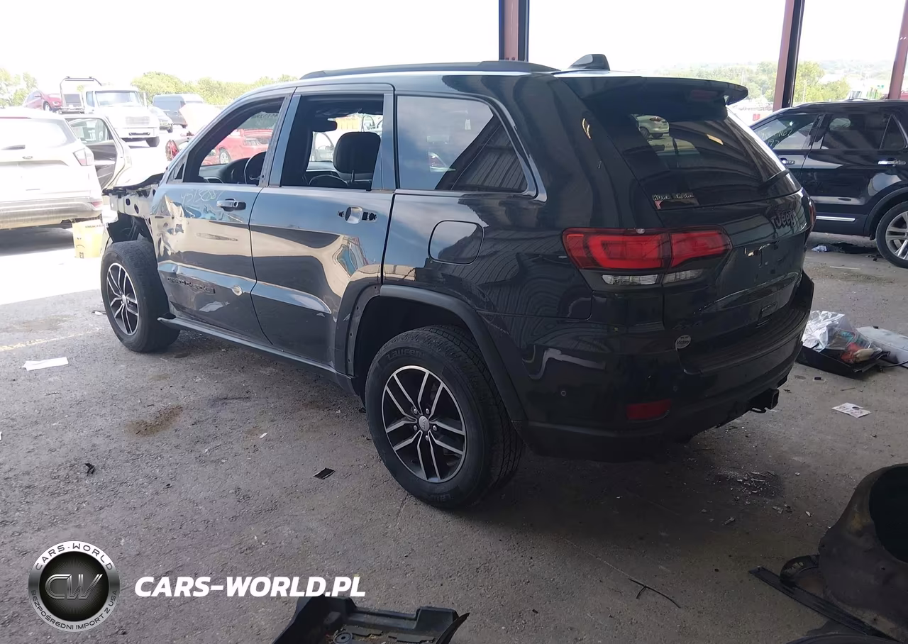2018 Jeep Grand Cherokee Trailhawk 4X4 VIN:1C4RJFLG5JC268588 - 3