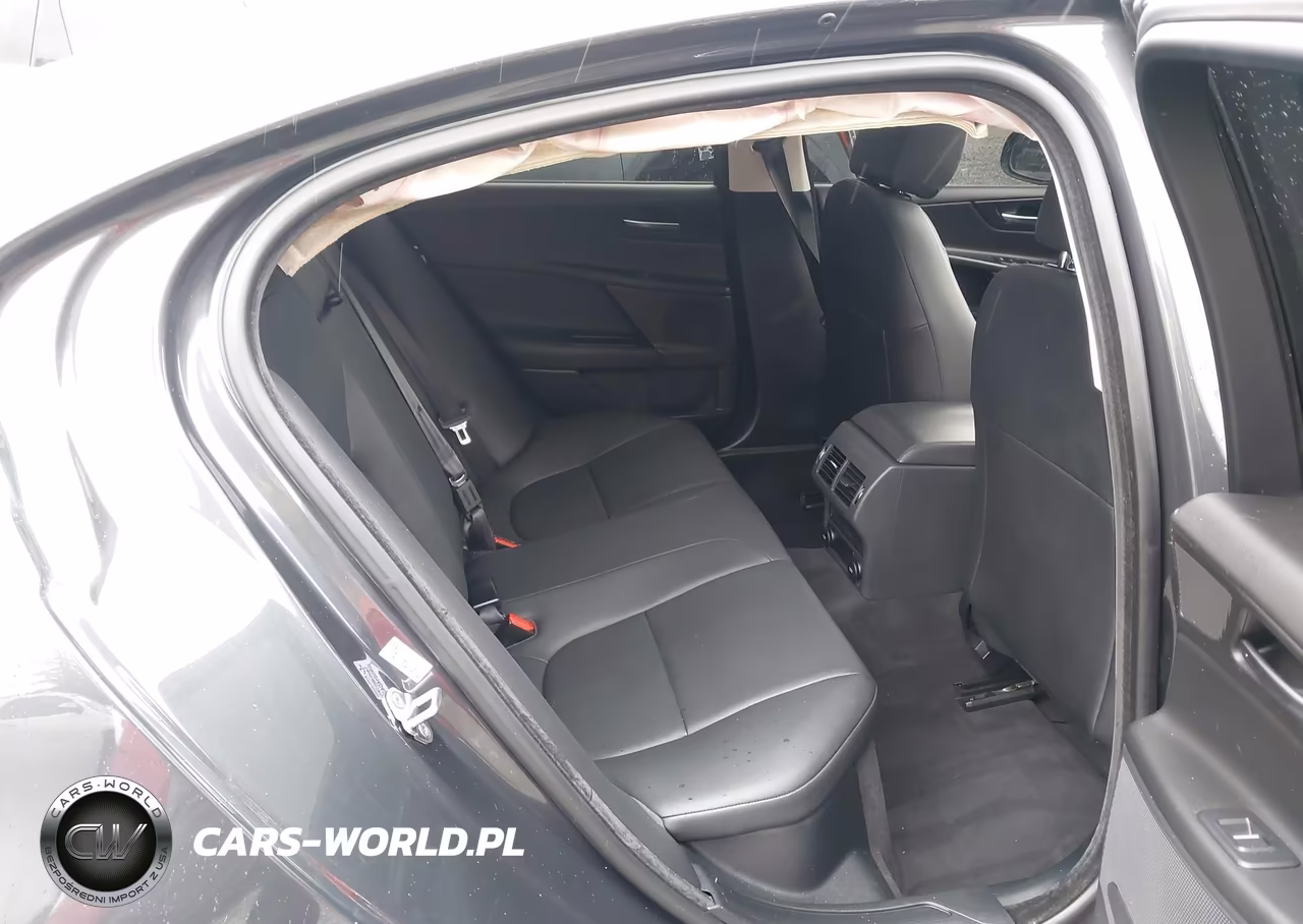 2018 Jaguar Xe 25T Premium VIN:SAJAJ4FX5JCP19971 - 18