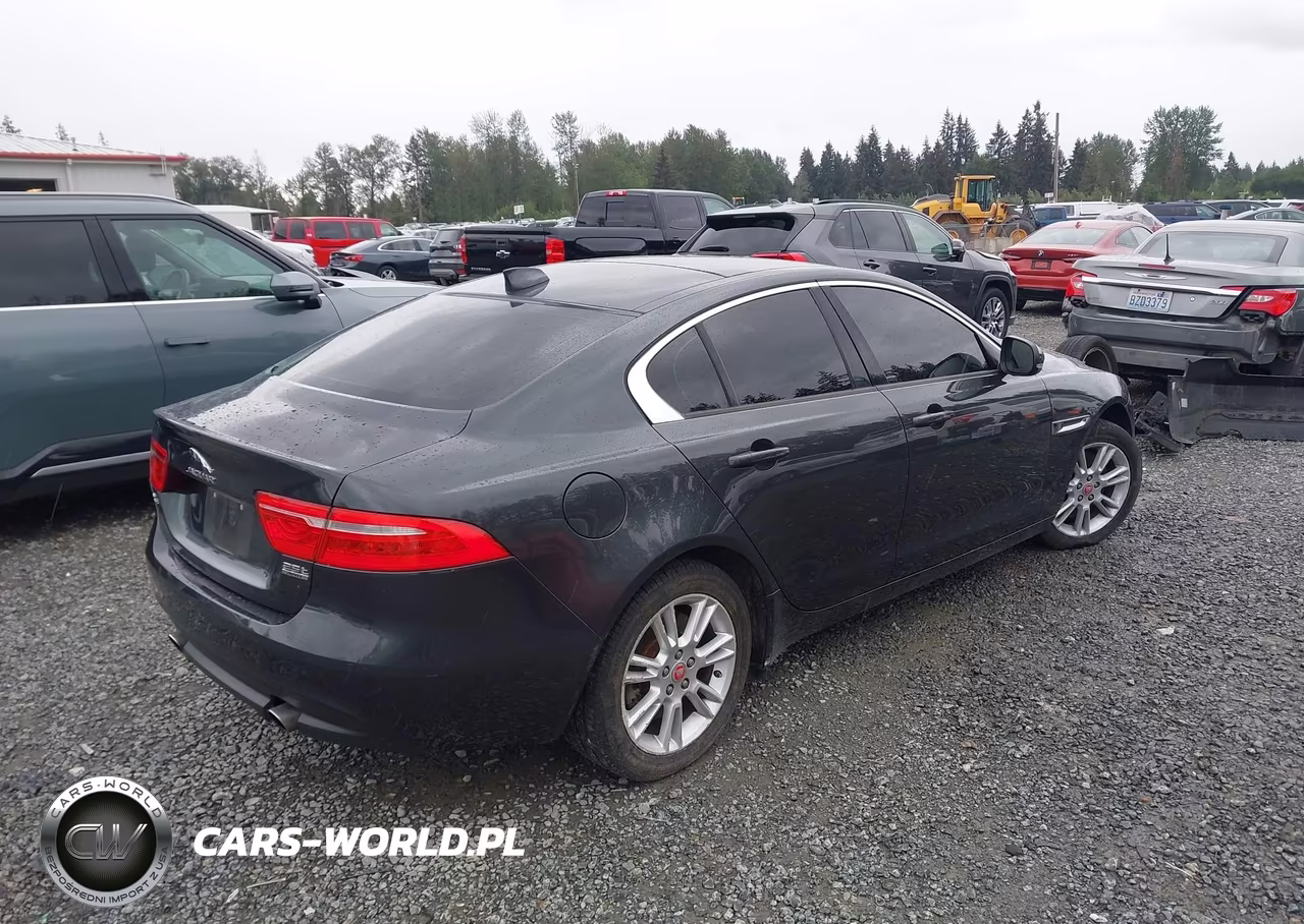 2018 Jaguar Xe 25T Premium VIN:SAJAJ4FX5JCP19971 - 4