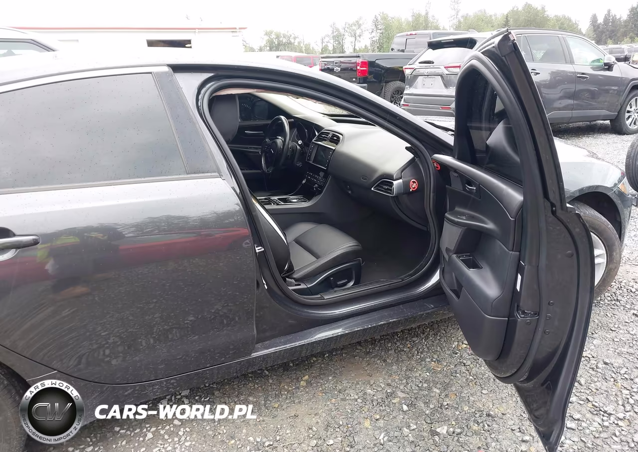 2018 Jaguar Xe 25T Premium VIN:SAJAJ4FX5JCP19971 - 5