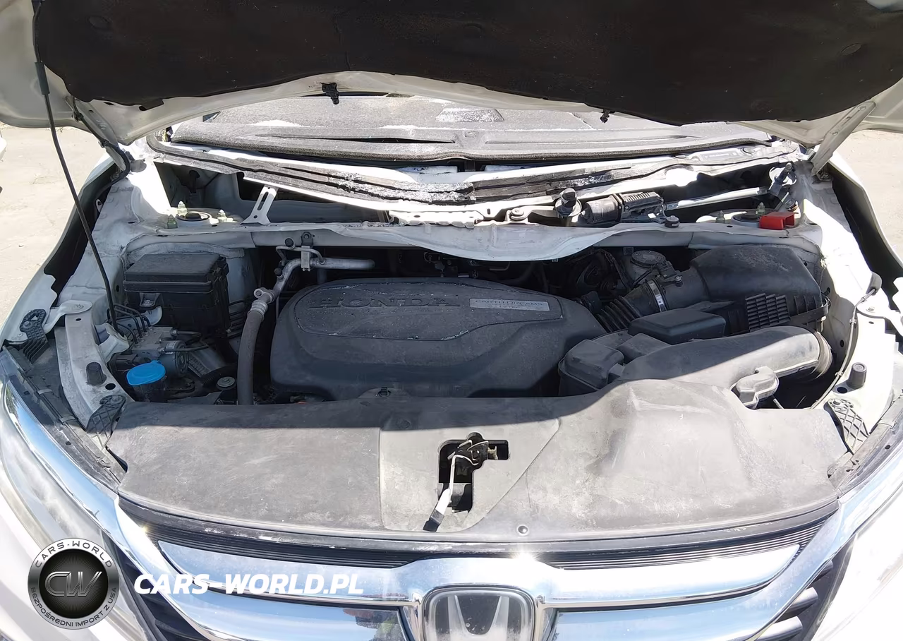 2018 Honda Odyssey Touring VIN:5FNRL6H86JB011650 - 10