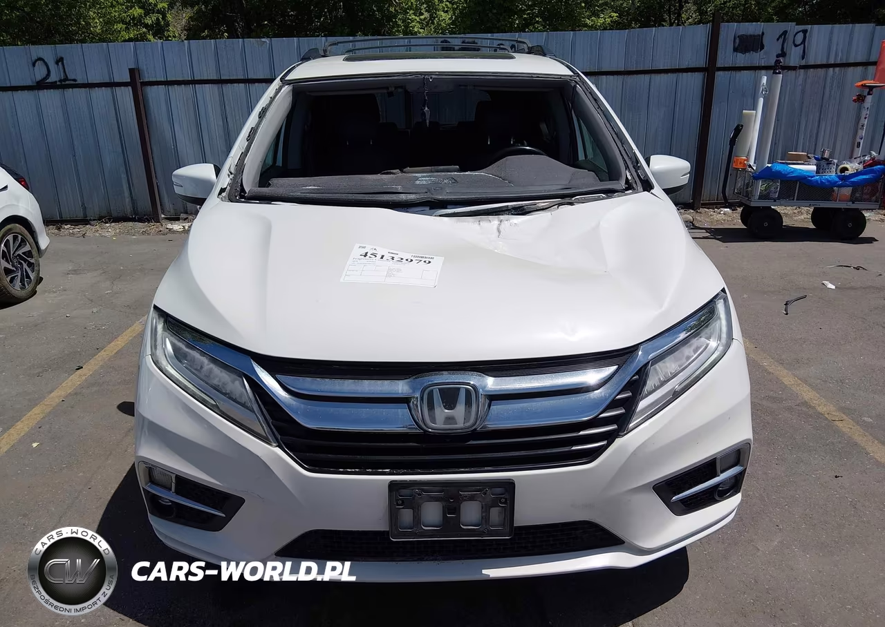 2018 Honda Odyssey Touring VIN:5FNRL6H86JB011650 - 12