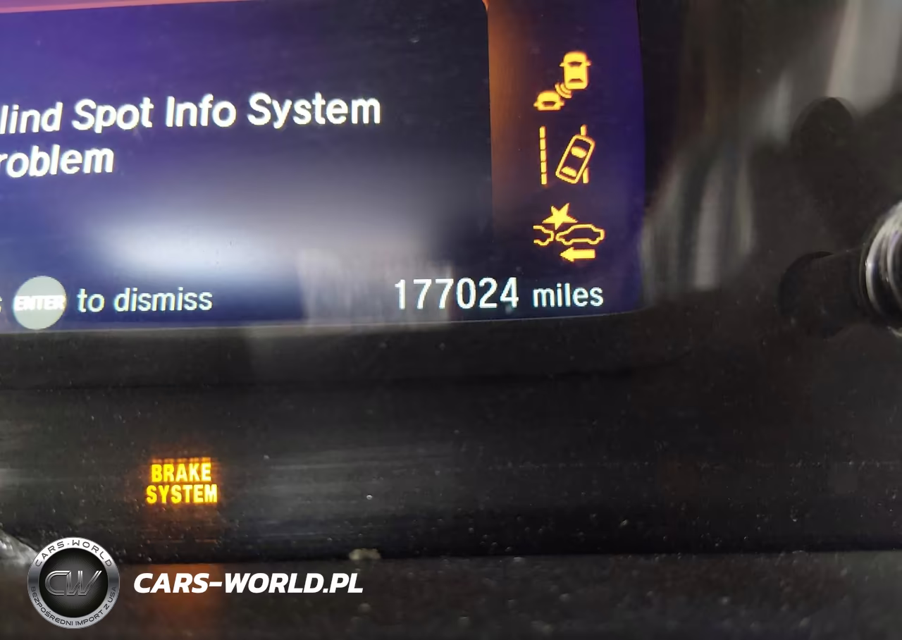 2018 Honda Odyssey Touring VIN:5FNRL6H86JB011650 - 15