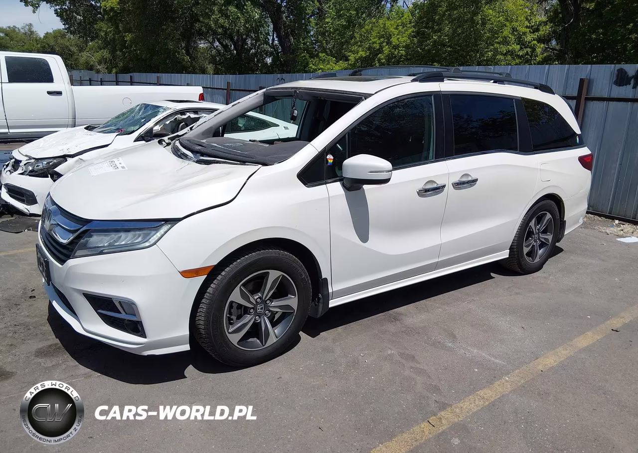 2018 Honda Odyssey Touring VIN:5FNRL6H86JB011650 - 2