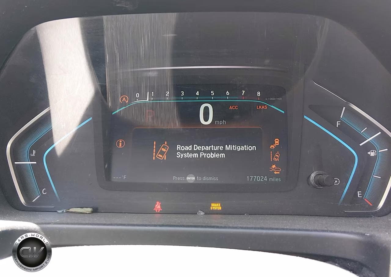 2018 Honda Odyssey Touring VIN:5FNRL6H86JB011650 - 7