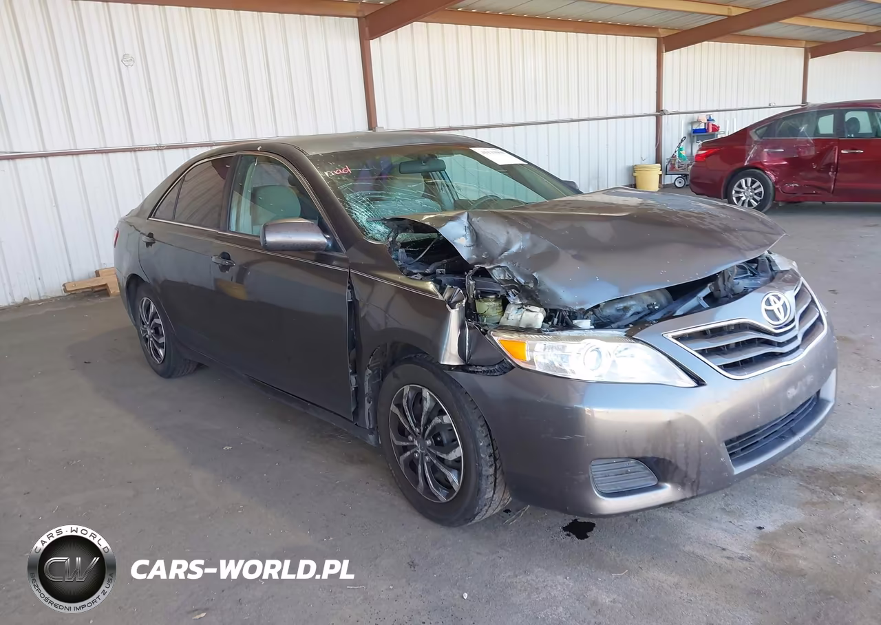 2010 Toyota Camry Le – zdjęcie 1 z 15