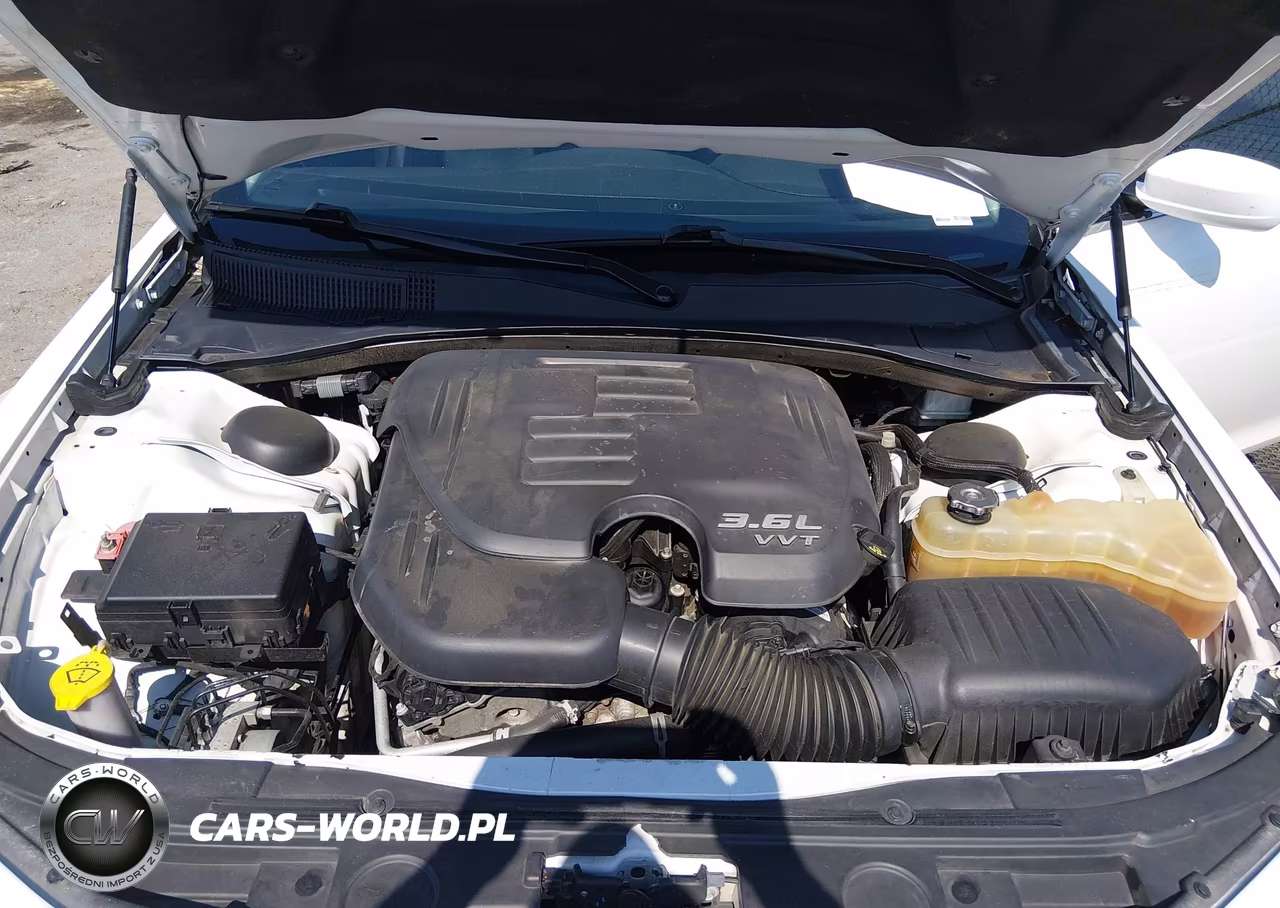 2018 Chrysler 300 Touring L VIN:2C3CCAAGXJH249588 - 10