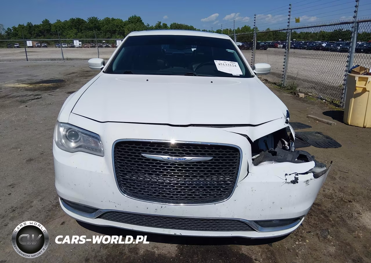 2018 Chrysler 300 Touring L VIN:2C3CCAAGXJH249588 - 12