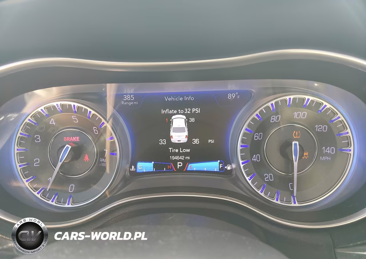 2018 Chrysler 300 Touring L VIN:2C3CCAAGXJH249588 - 7
