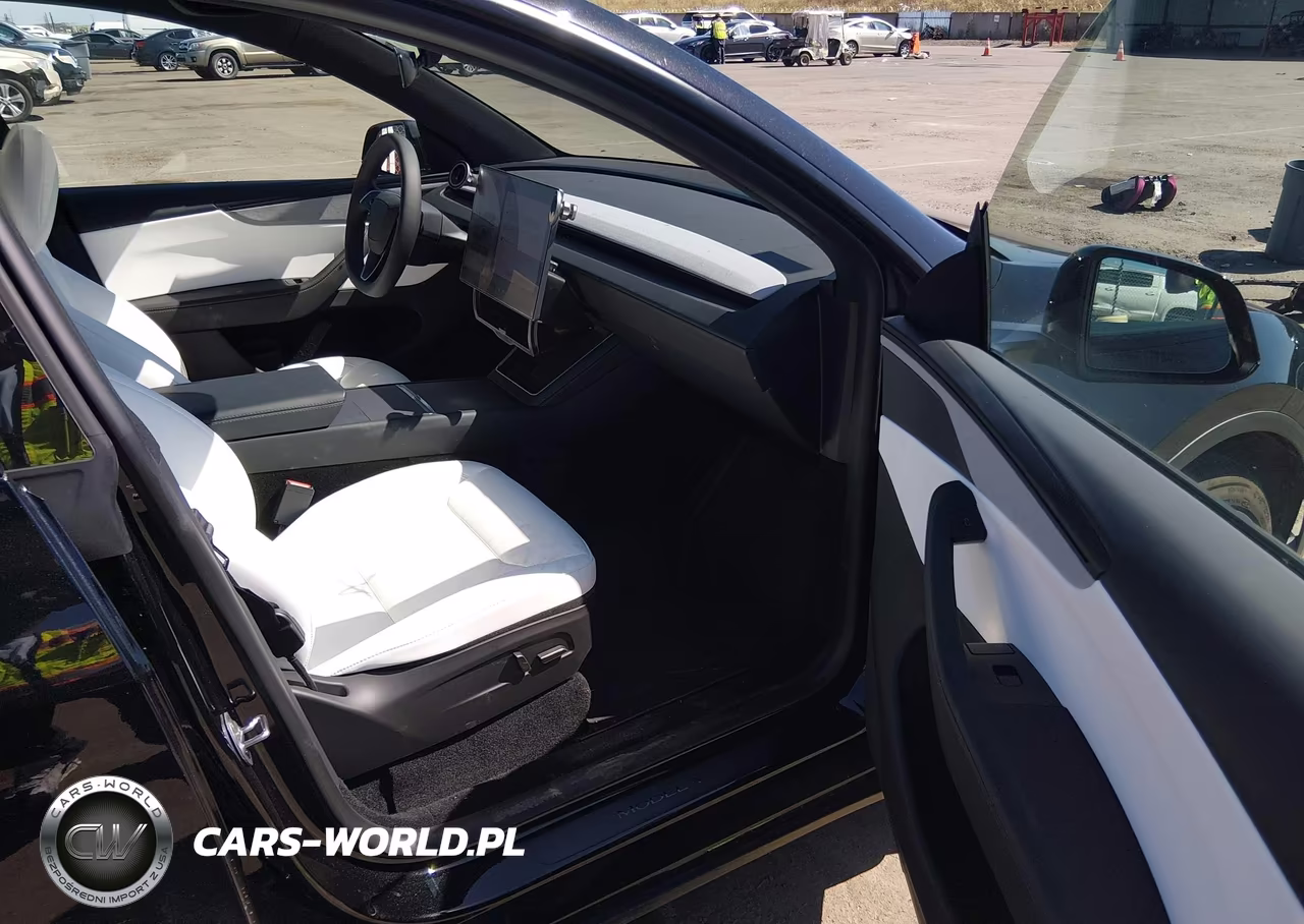 2026 Tesla Model Y All-Wheel Drive-Long Range Launch Series-Premium All-Wheel Drive VIN:7SAYGDEE8TF605399 - 5