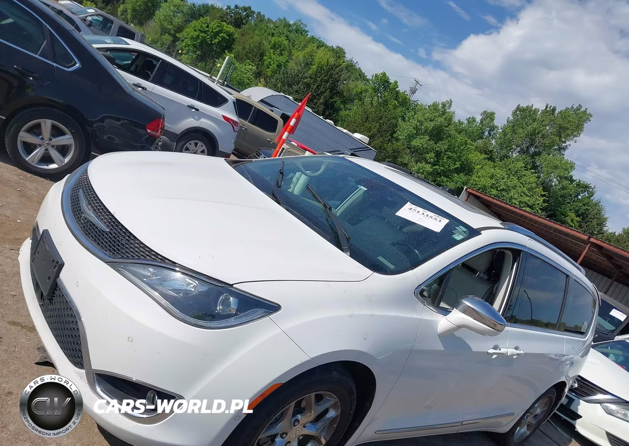 2018 Chrysler Pacifica Limited VIN:2C4RC1GG1JR103927 - 13