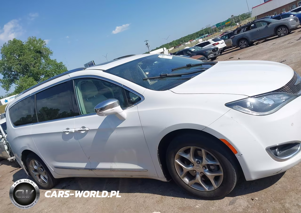 2018 Chrysler Pacifica Limited VIN:2C4RC1GG1JR103927 - 14