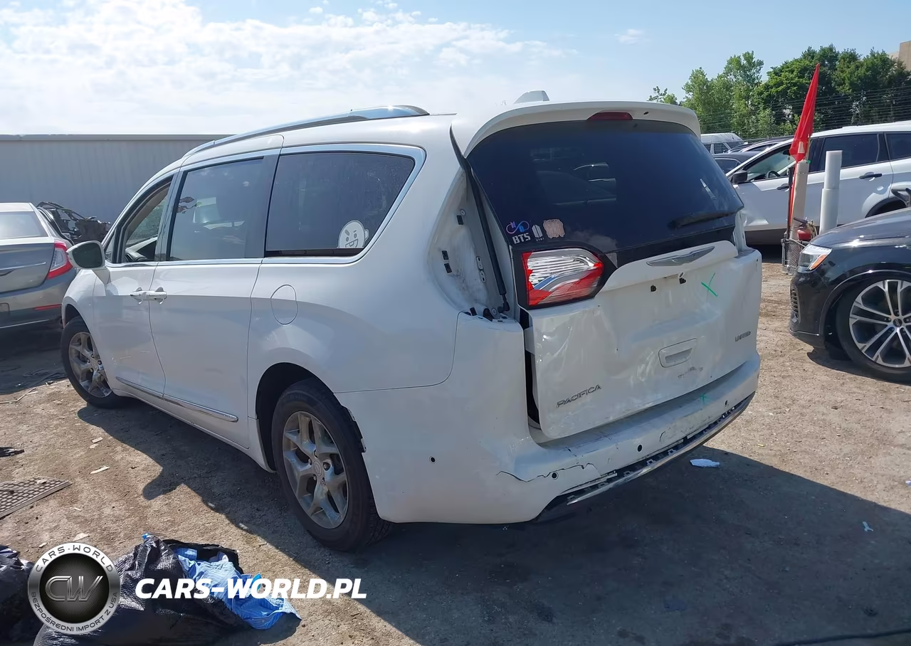 2018 Chrysler Pacifica Limited VIN:2C4RC1GG1JR103927 - 3