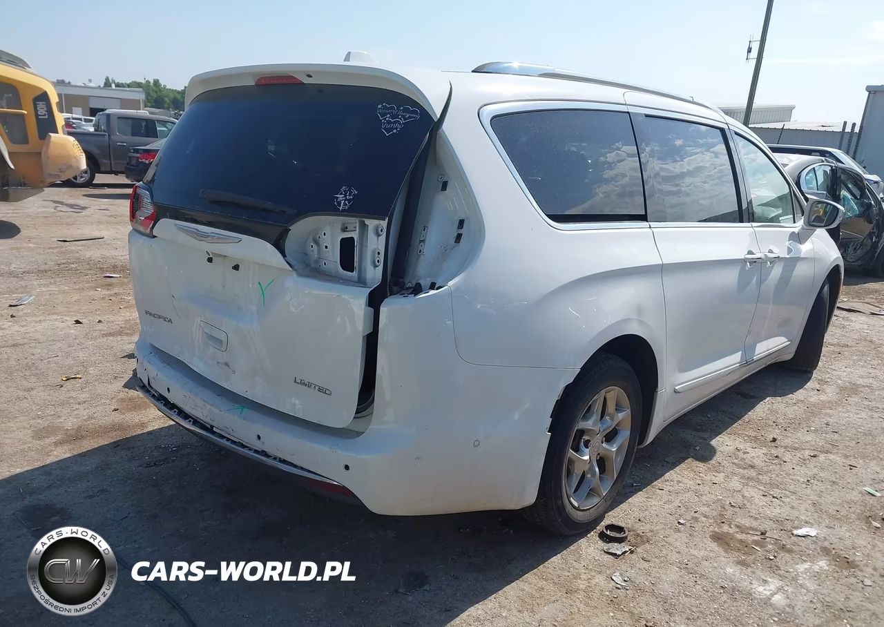 2018 Chrysler Pacifica Limited VIN:2C4RC1GG1JR103927 - 4