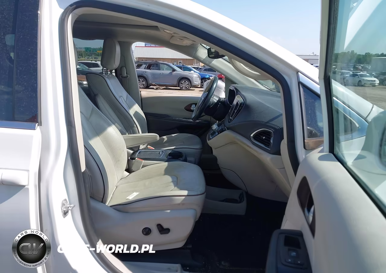 2018 Chrysler Pacifica Limited VIN:2C4RC1GG1JR103927 - 5