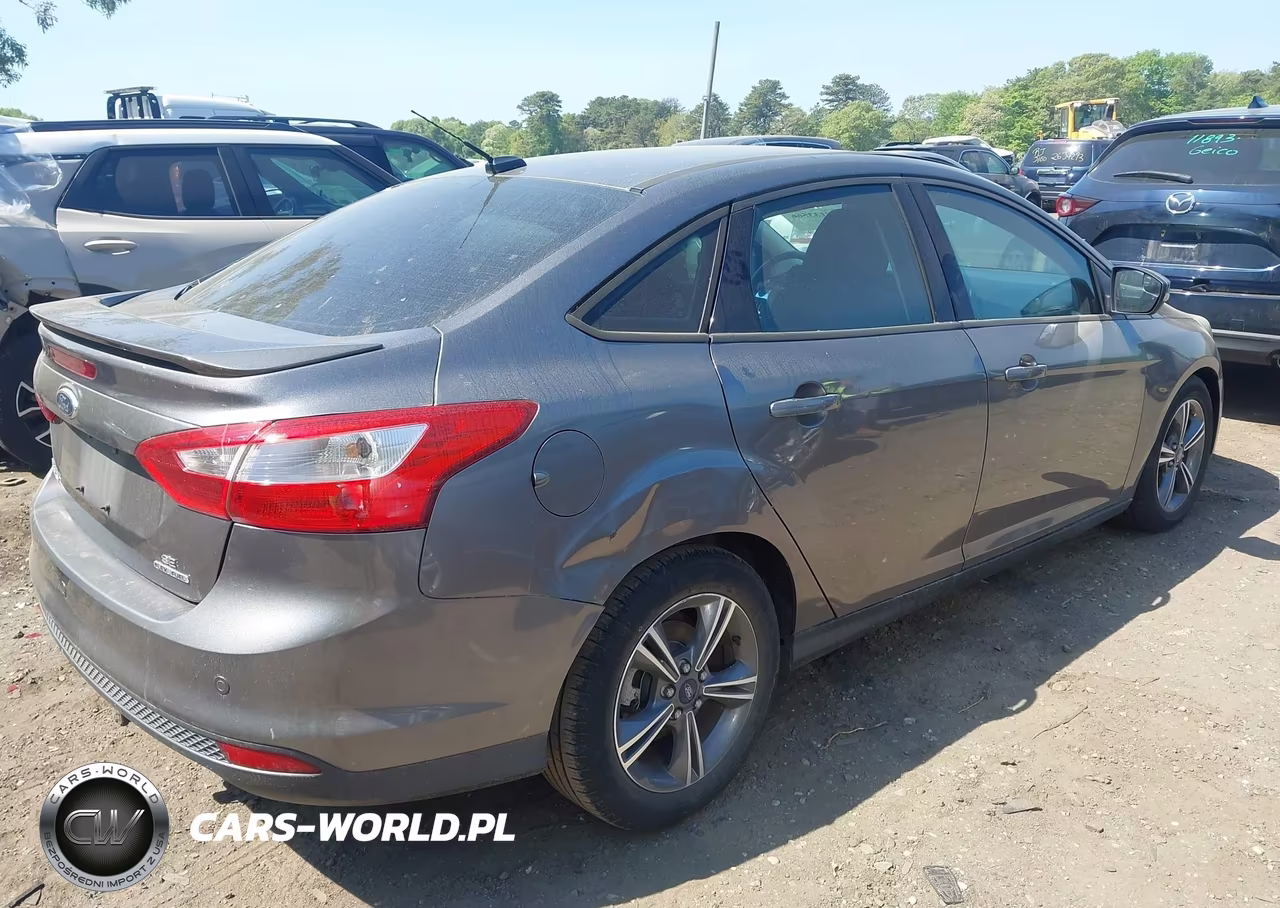 2014 Ford Focus Se VIN:1FADP3F22EL417137 - 4
