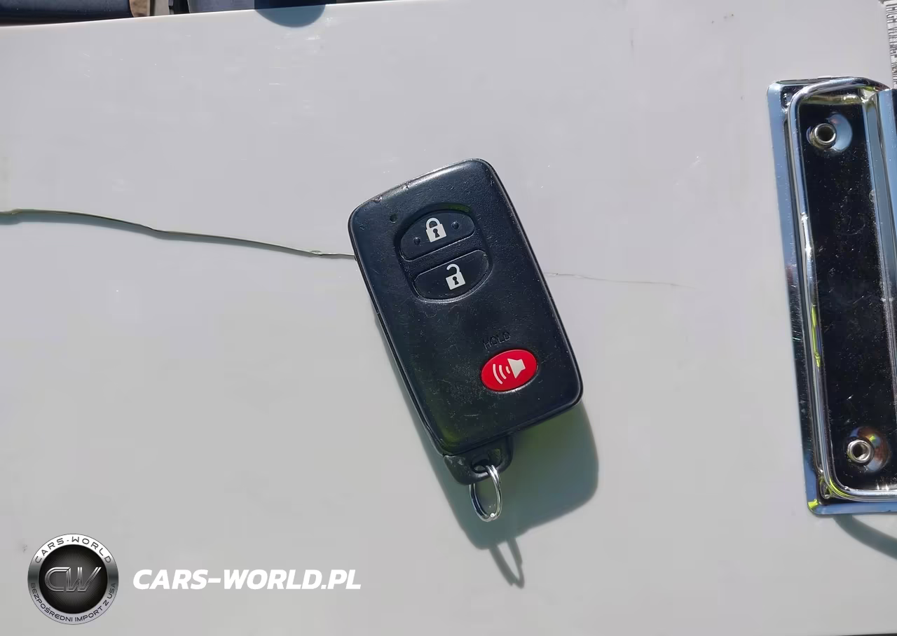 2014 Toyota Prius Two VIN:JTDKN3DU2E0389241 - 11