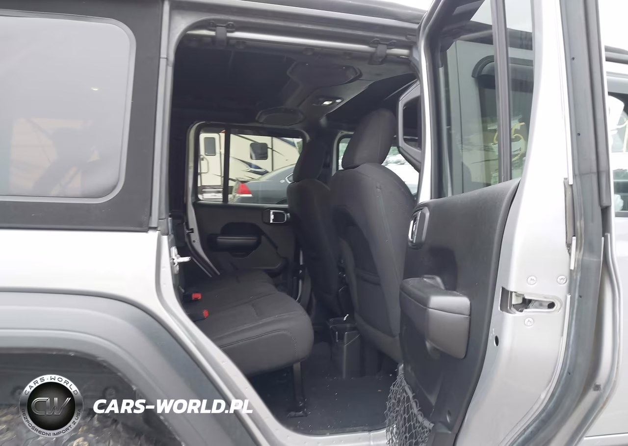 2018 Jeep Wrangler Unlimited Sport VIN:1C4HJXDG2JW105217 - 8