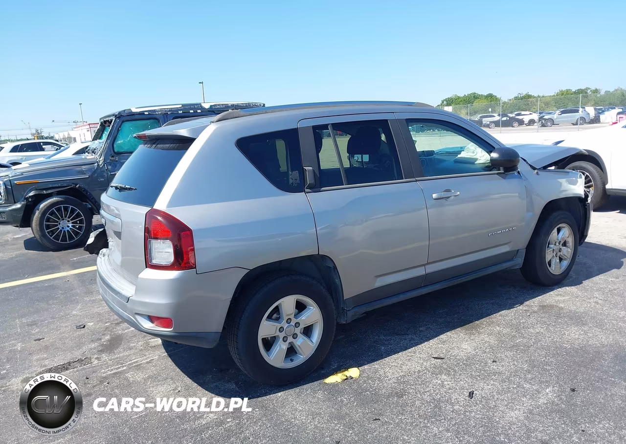 2015 Jeep Compass Sport VIN:1C4NJCBA1FD250245 - 4