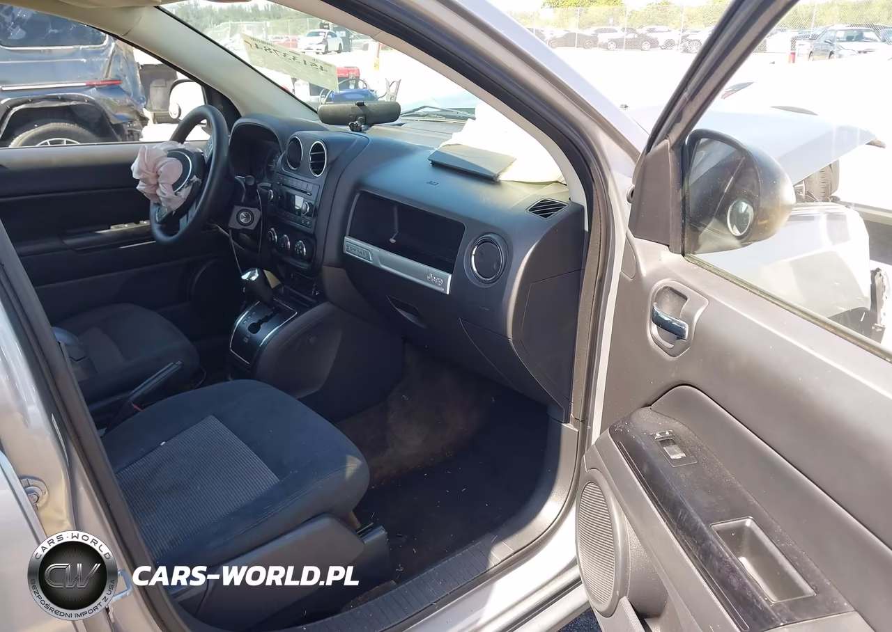 2015 Jeep Compass Sport VIN:1C4NJCBA1FD250245 - 5