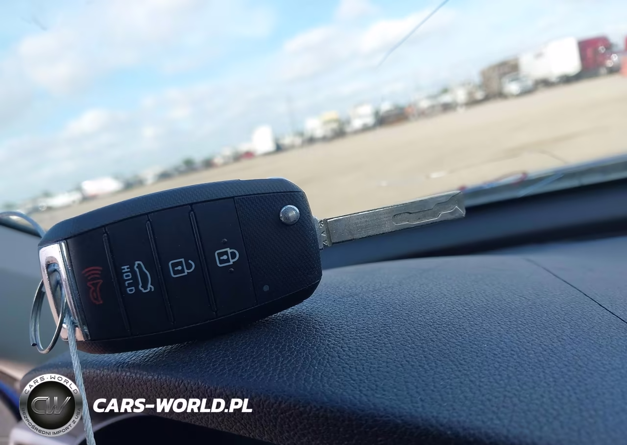 2018 Kia Optima S VIN:5XXGT4L32JG192055 - 11