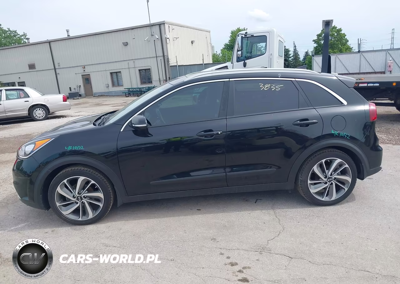 2017 Kia Niro Touring VIN:KNDCE3LC4H5088524 - 14