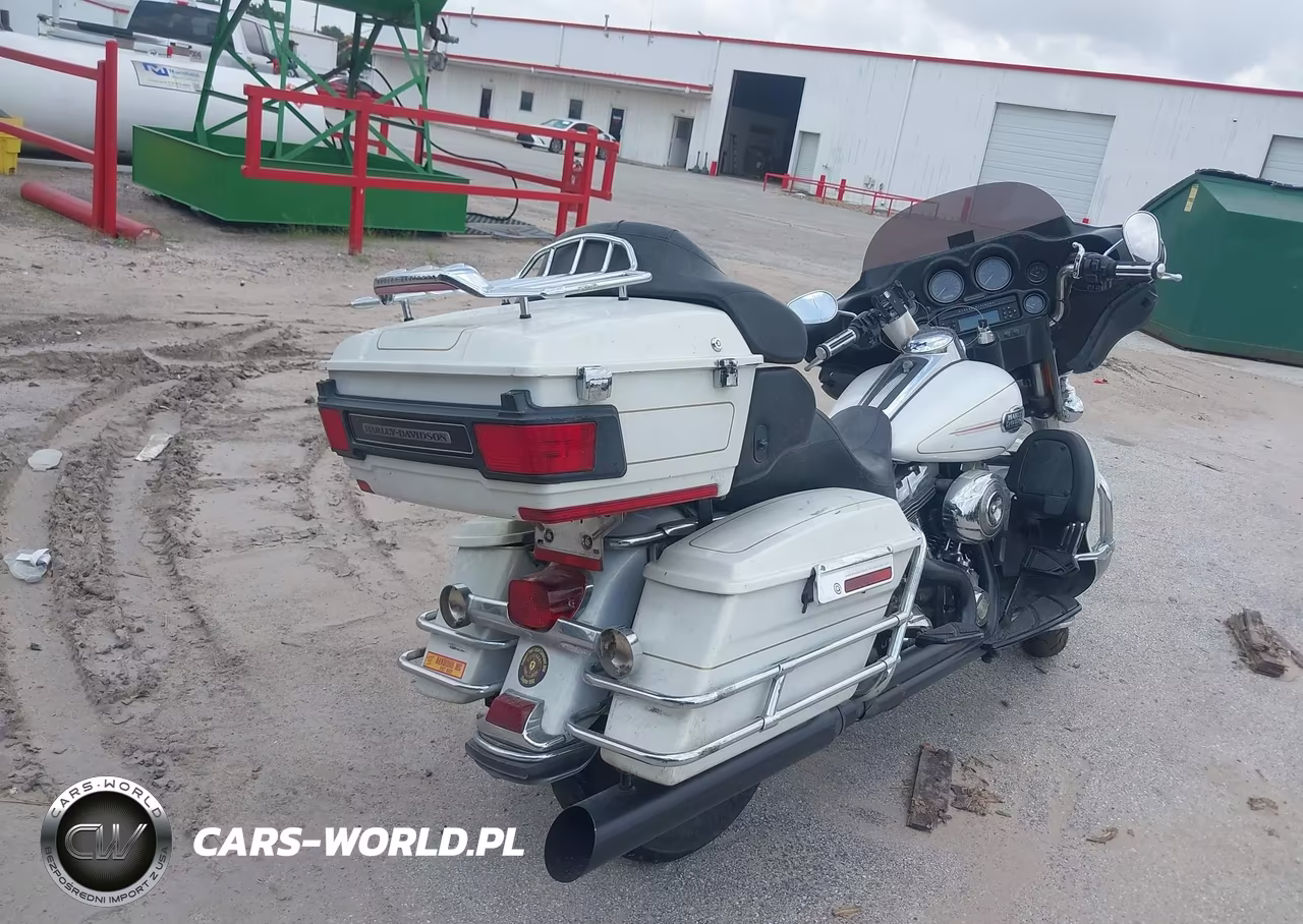 2008 Harley-Davidson Flhtcui VIN:1HD1FC4158Y651093 - 4