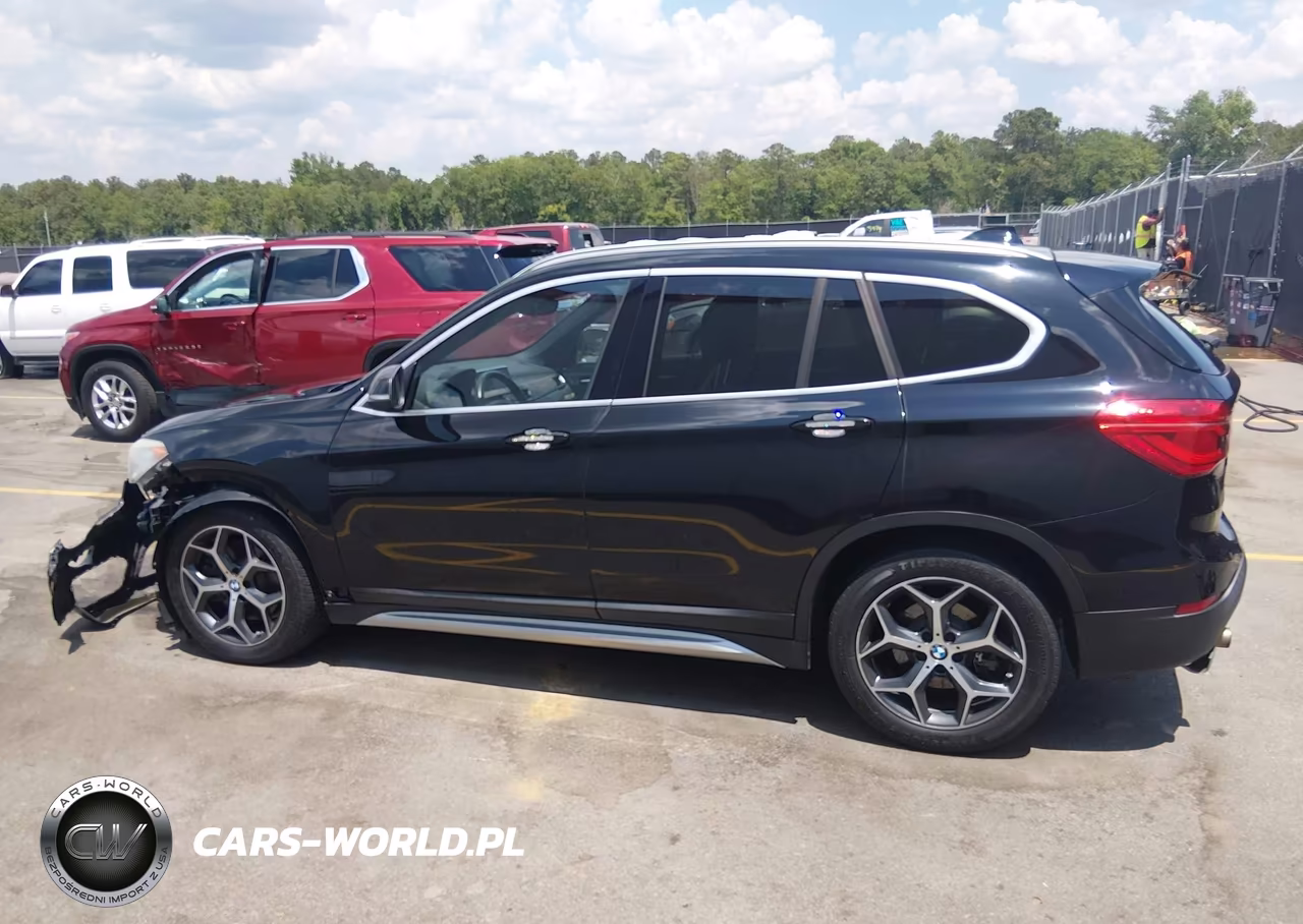 2018 BMW X1 xDrive28I VIN:WBXHT3C33J5L28621 - 14