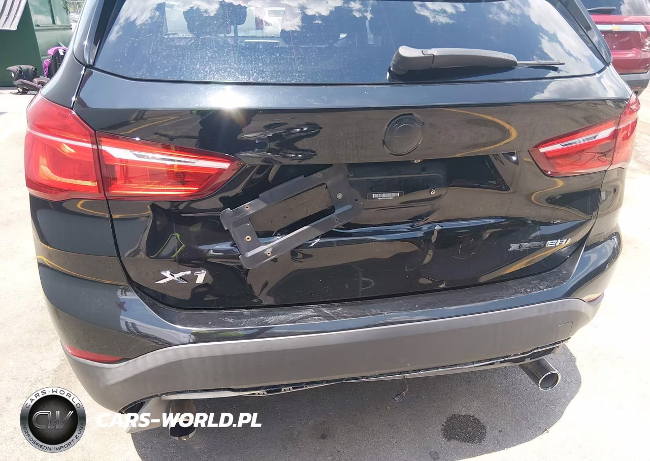2018 BMW X1 xDrive28I VIN:WBXHT3C33J5L28621 - 17