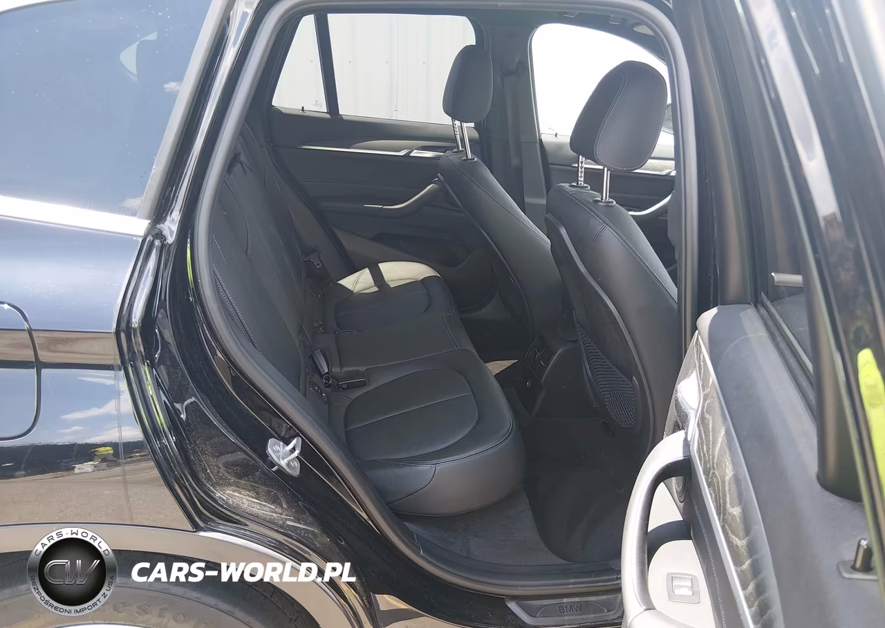 2018 BMW X1 xDrive28I VIN:WBXHT3C33J5L28621 - 8