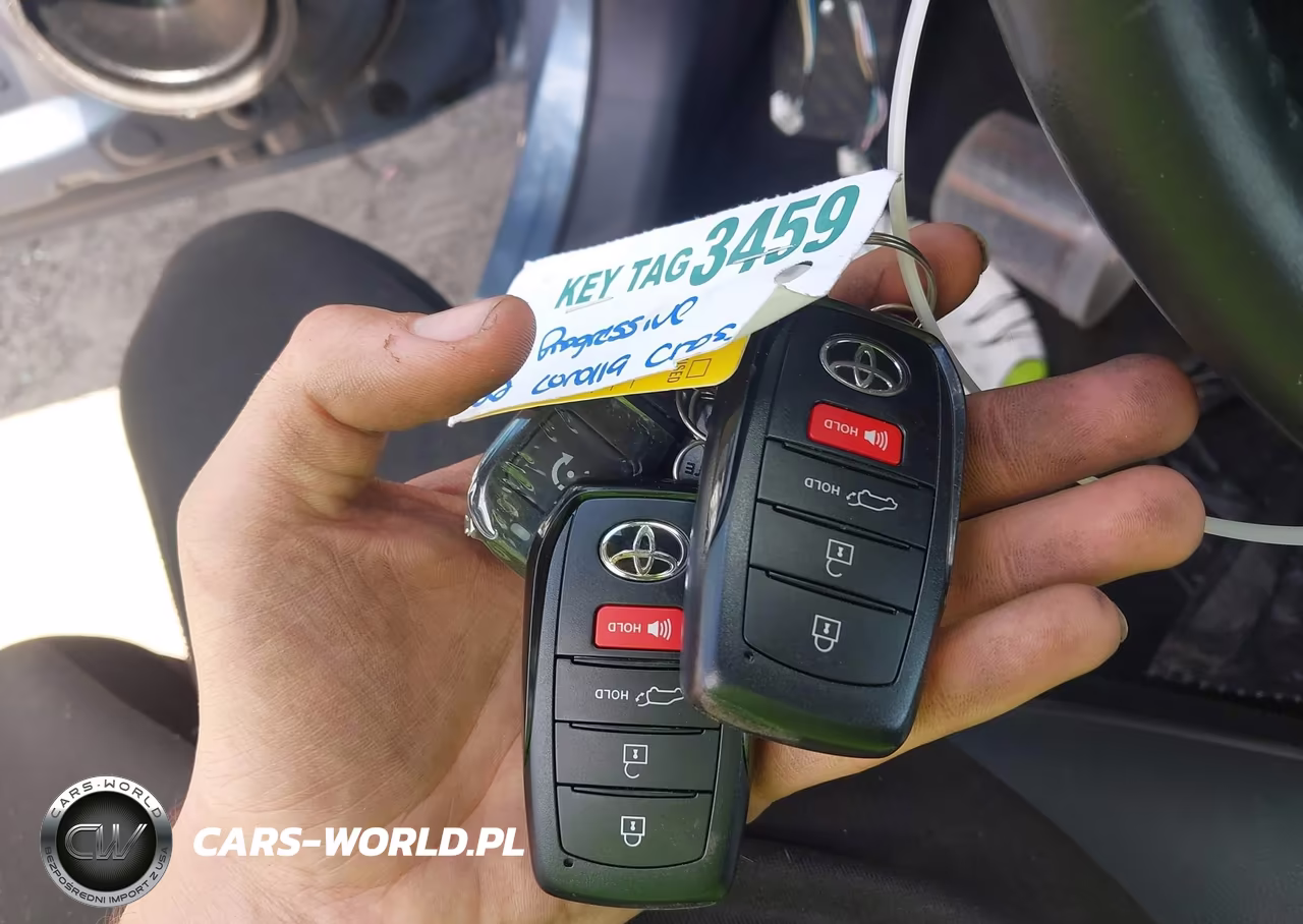 2022 Toyota Corolla Cross Xle VIN:7MUDAABG4NV033186 - 11