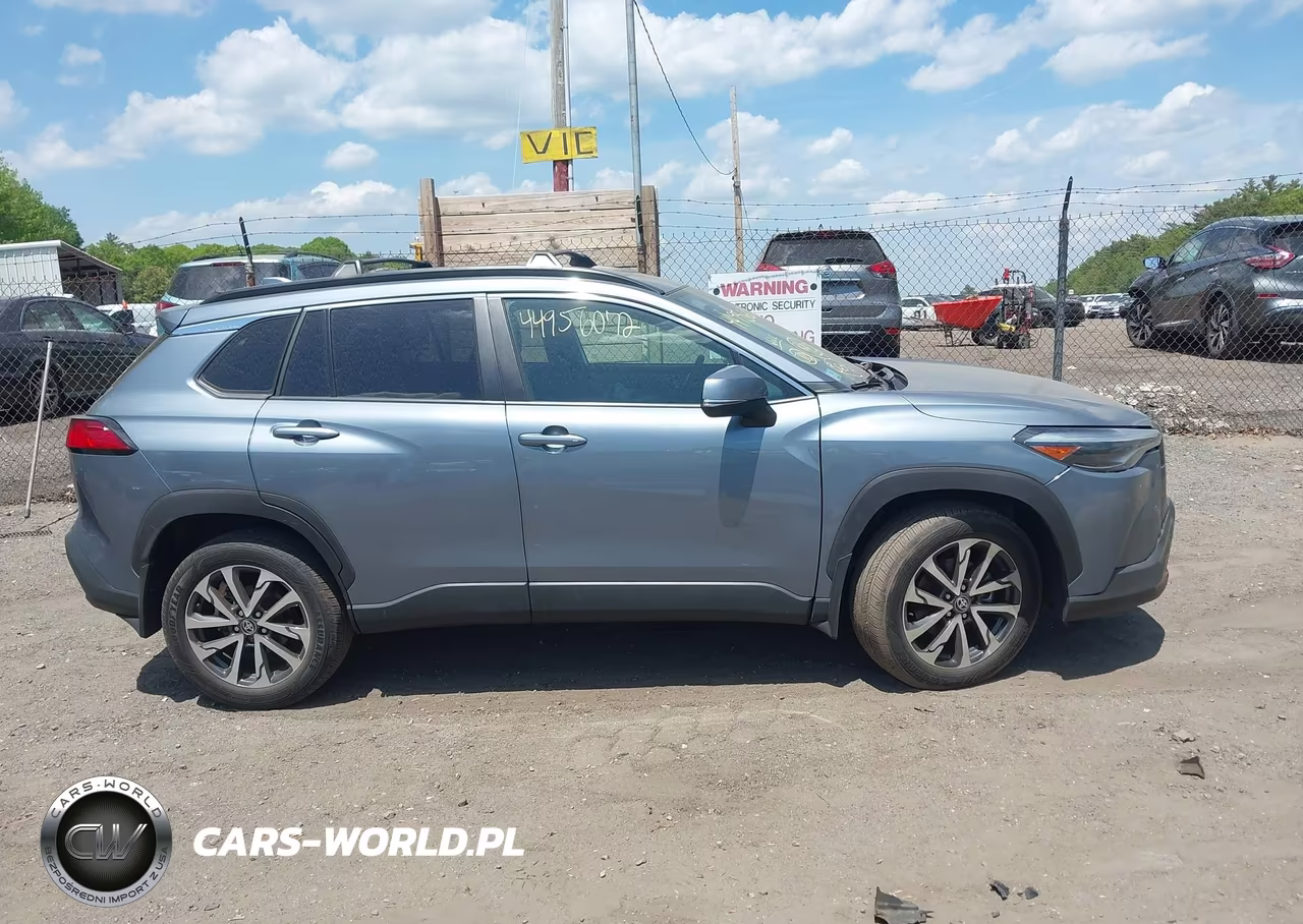 2022 Toyota Corolla Cross Xle VIN:7MUDAABG4NV033186 - 13