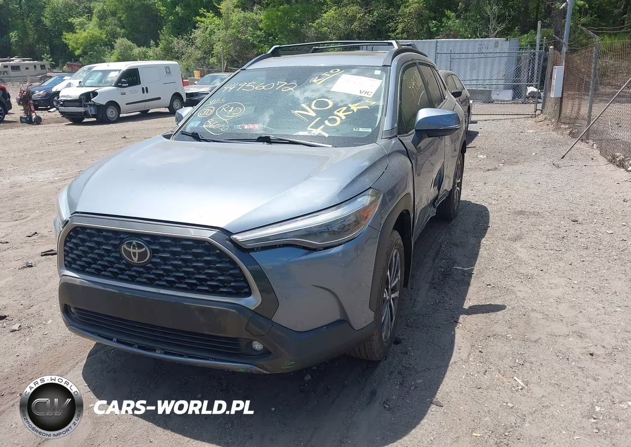 2022 Toyota Corolla Cross Xle VIN:7MUDAABG4NV033186 - 2