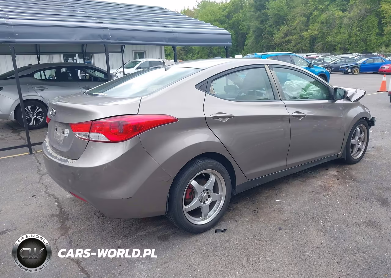 2011 Hyundai Elantra Gls VIN:5NPDH4AE1BH040962 - 4