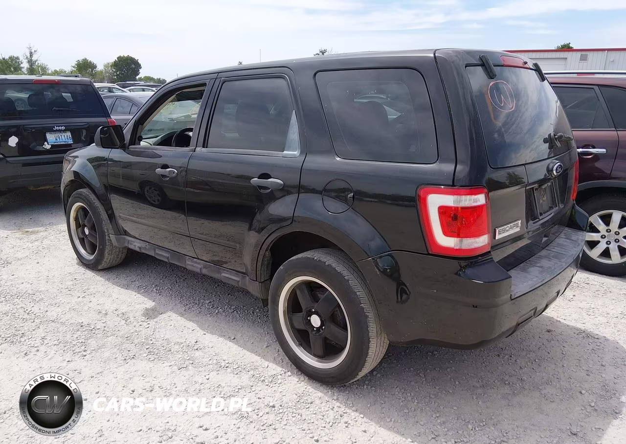 2010 Ford Escape Xls VIN:1FMCU0C76AKB18128 - 3