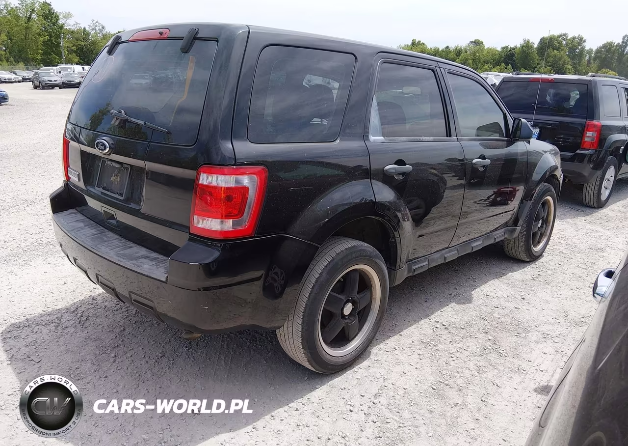 2010 Ford Escape Xls VIN:1FMCU0C76AKB18128 - 4