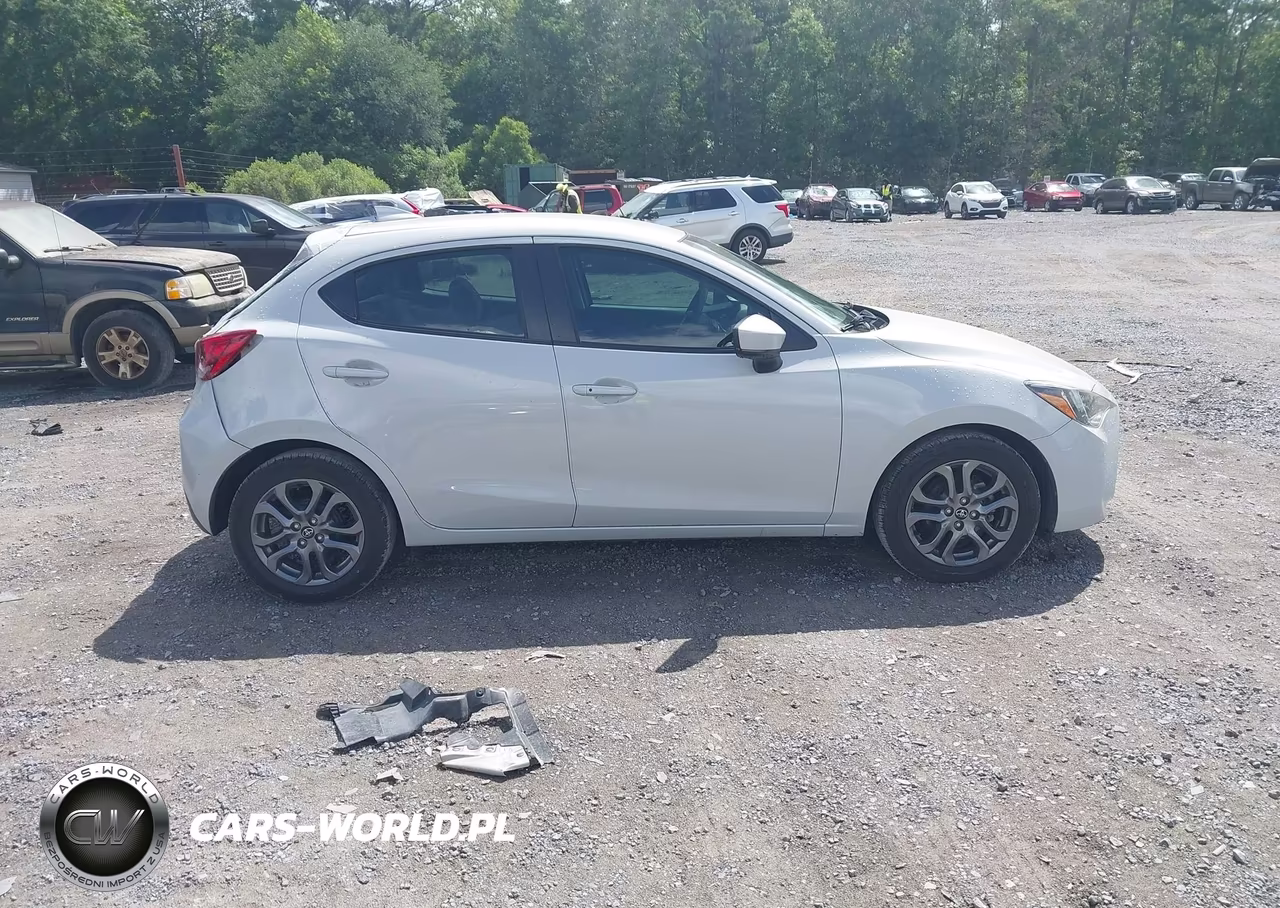 2020 Toyota Yaris Le VIN:3MYDLBJV5LY709467 - 13