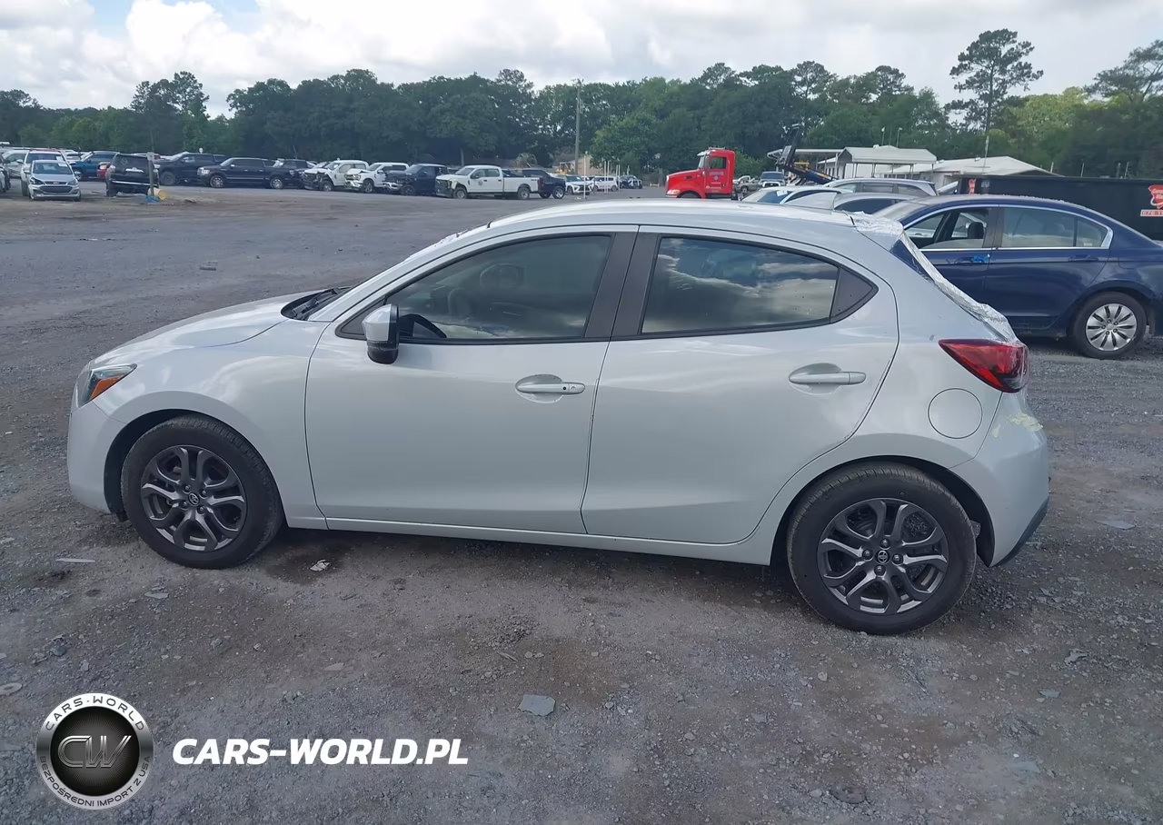 2020 Toyota Yaris Le VIN:3MYDLBJV5LY709467 - 14